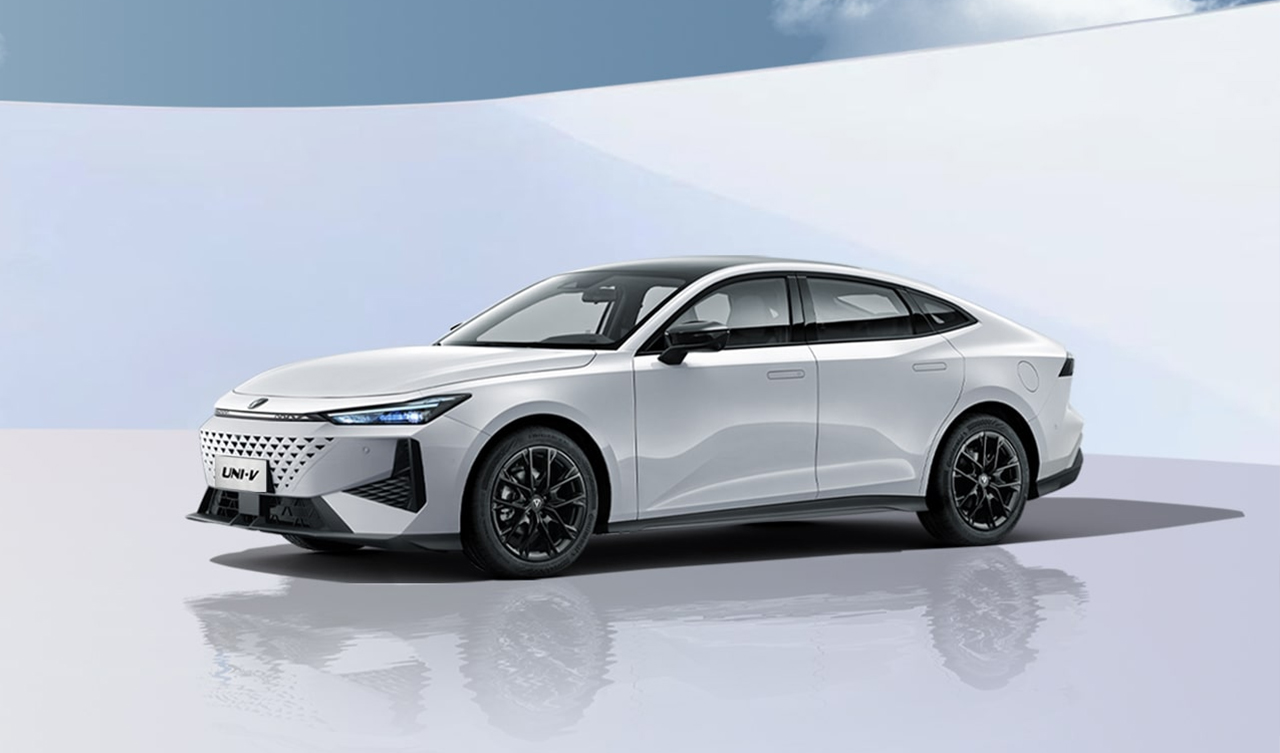 Changan UNI-V получит мощную версию с «автоматом» и полным приводом