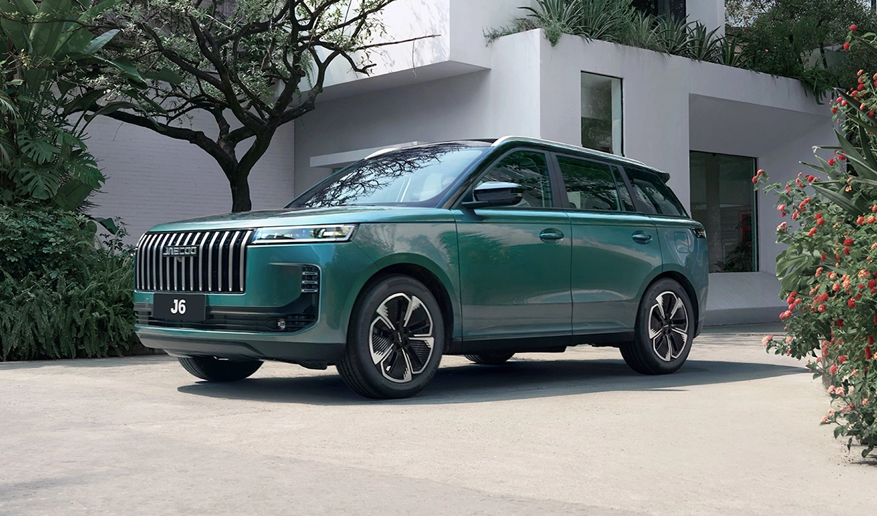 В России стартовали продажи кроссовера Jaecoo J6: цены и комплектации