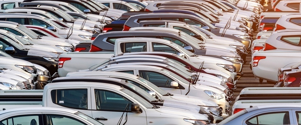 Курс доллара и евро растет, рубль теряет свои позиции