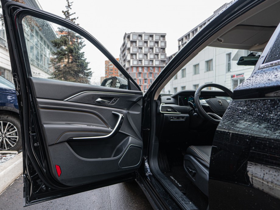 FAW Bestune T77 2022