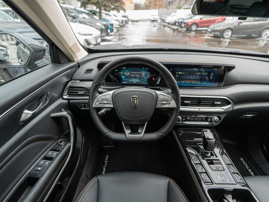 FAW Bestune T77 2022