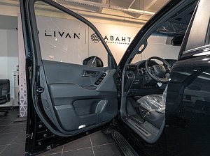 Toyota Land Cruiser 300 ZX (7 мест) 3.4 AT