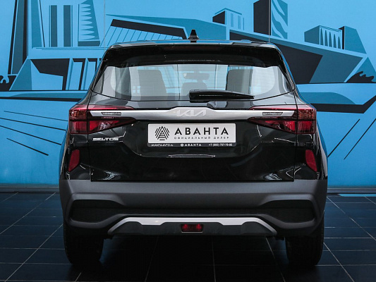 Kia seltos black